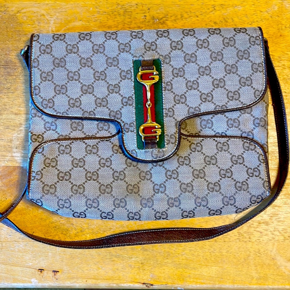 Small Gucci handbag used